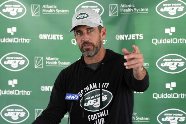 Aaron Rodgers takes a pay cut and agrees to a 2 year 75 million